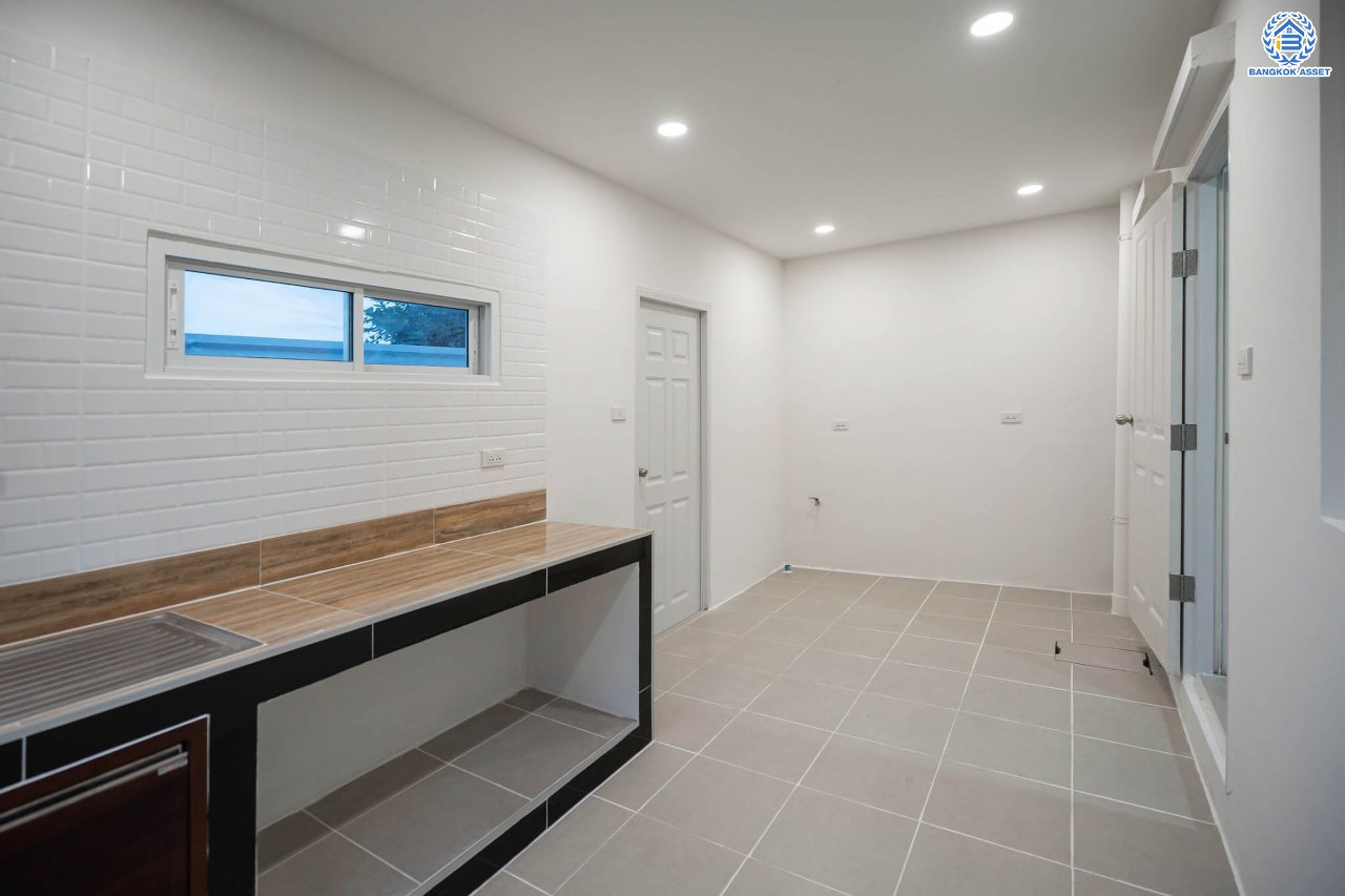 บ้านมือสองตกแต่งใหม่ โครงการ พลีโน่ รัตนาธิเบศร์-ชัยพฤกษ์ คุณภาพแบรนด์ AP ทาวน์เฮ้าส์หลังมุม เนื้อที่ 40.8 ตร.ว. ฟังก์ชัน 3 ห้องนอน 2 ห้องน้ำ 2 ที่จอดรถ ติดถนนเมน พร้อมเข้าอยู่ เชื่อมต่อหลายเส้นทาง ใกล้รถไฟฟ้าสายสีม่วง "สถานีบางพลู" และเซ็นทรัลเวสต์เกต